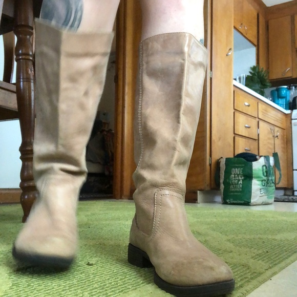 Leather boots - Picture 2 of 3